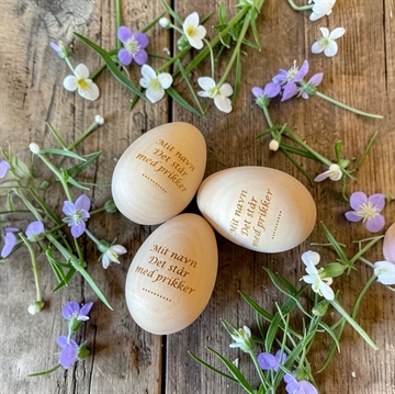 Påskeæg i træ med navnegravering